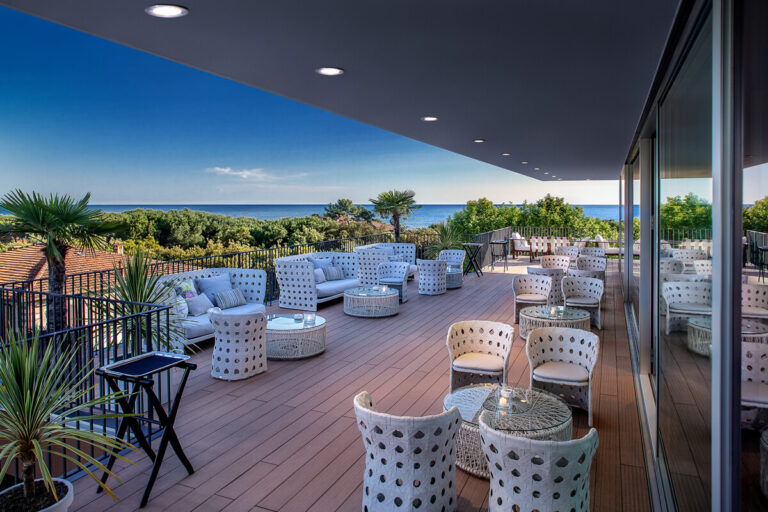 IL DRINK KONG ARRIVA IN TOSCANA – Con Sky Kong. La terrazza dell'Hotel Principe Forte dei Marmi in Versilia